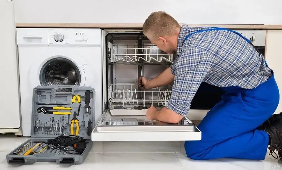 Yenipazar Gorenje servisi teknisyen ekibi beyaz eşya tamiri yaparken